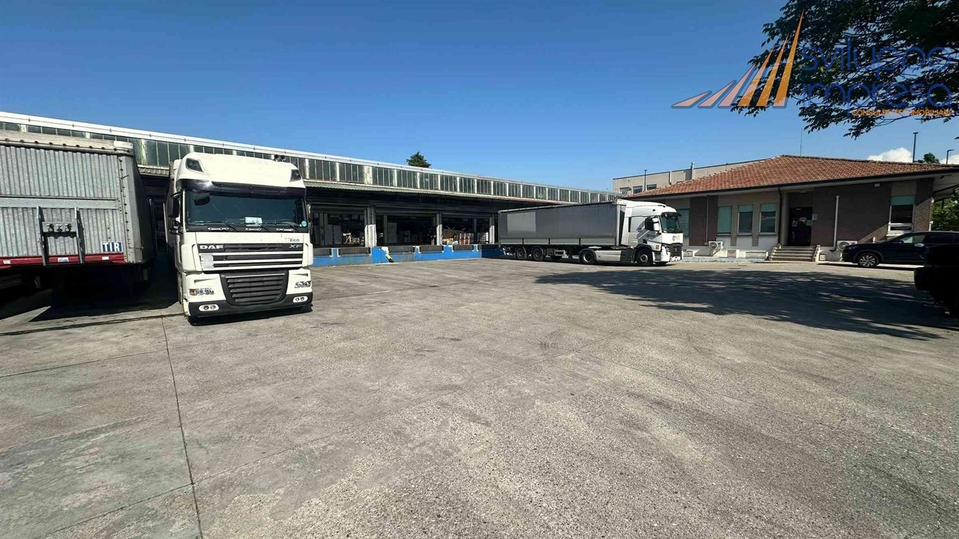 CAPANNONE CON RIBALTE IN VENDITA A SEGRATE