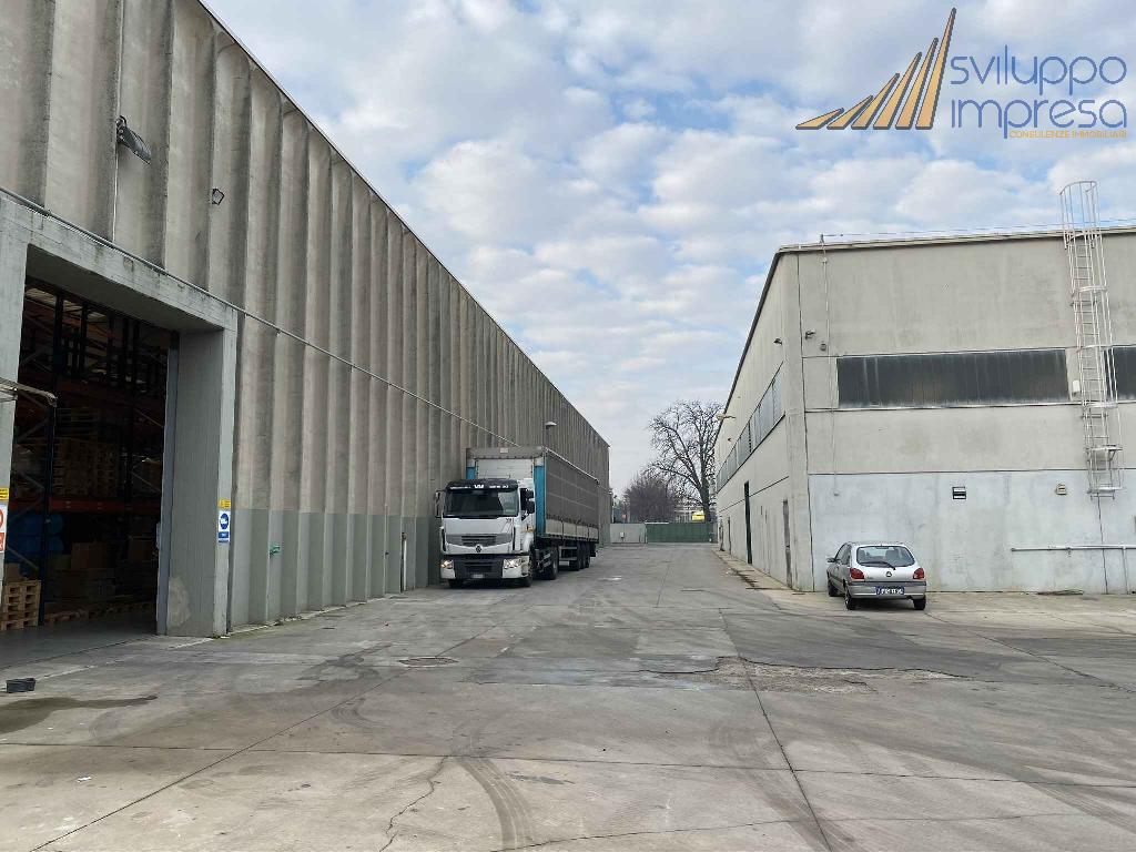 CAPANNONE CON CELLE FRIGORIFERE E RIBALTE IN AFFITTO AD AGRATE BRIANZA