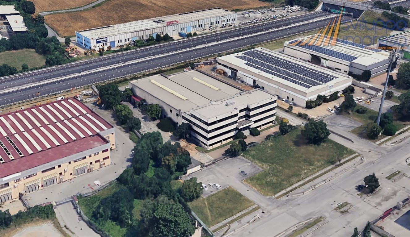 CAPANNONE INDIPENDENTE CON UFFICI IN VENDITA A BRUGHERIO