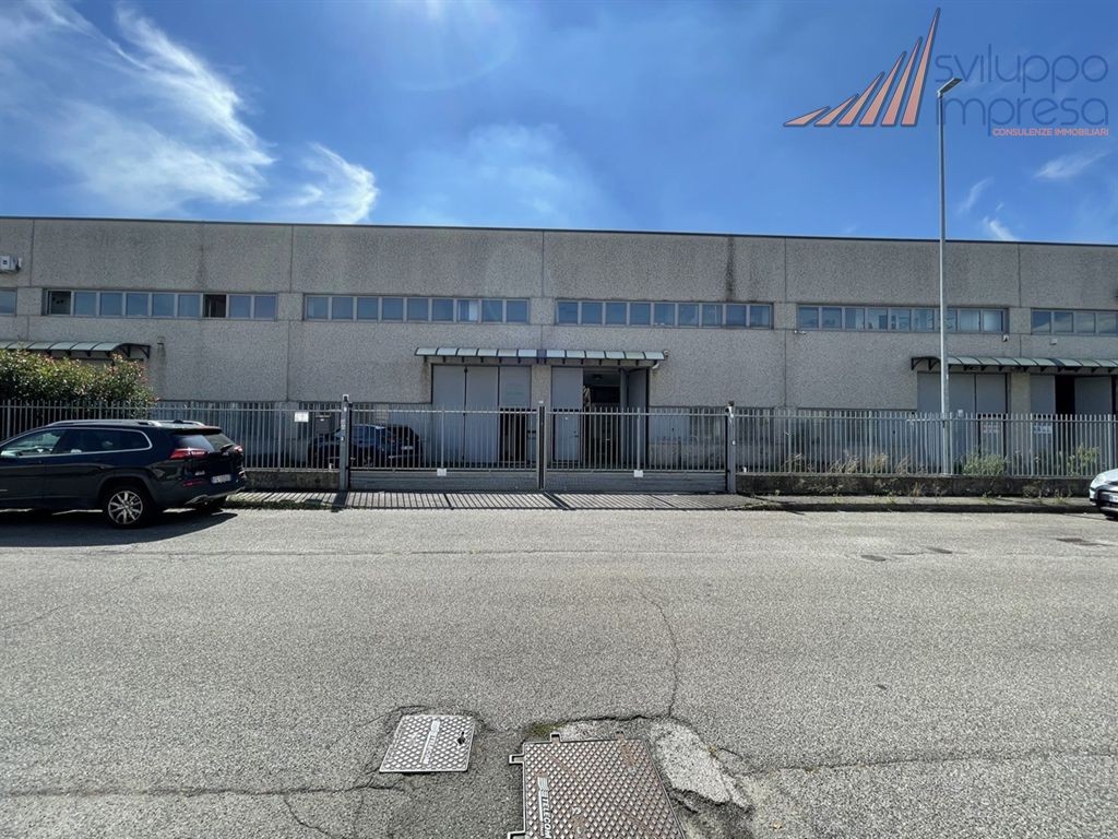 CAPANNONE IN VENDITA A SENAGO