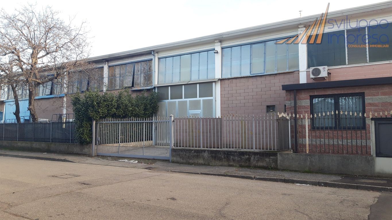 CAPANNONE USO DEPOSITO IN AFFITTO A PESSANO CON BORNAGO