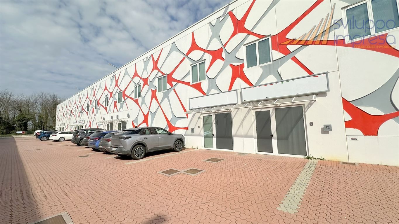 CAPANNONE CON UFFICI DI RECENTE COSTRUZIONE IN AFFITTO A BUSNAGO