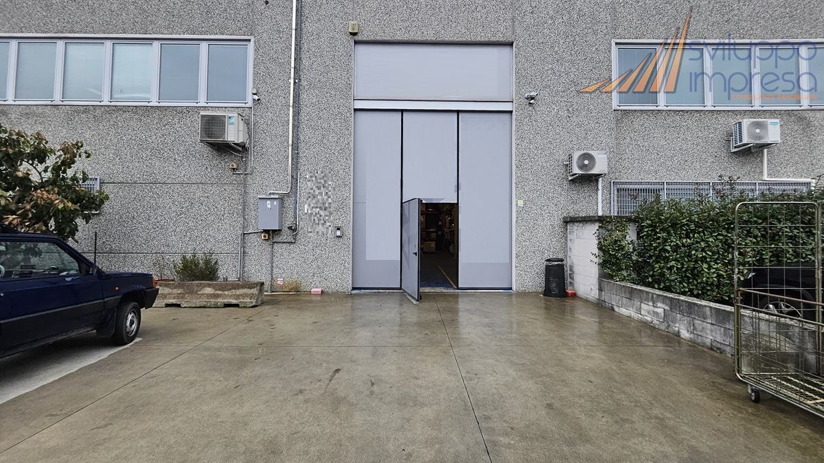 CAPANNONE CON UFFICI IN AFFITTO A PESCHIERA B.