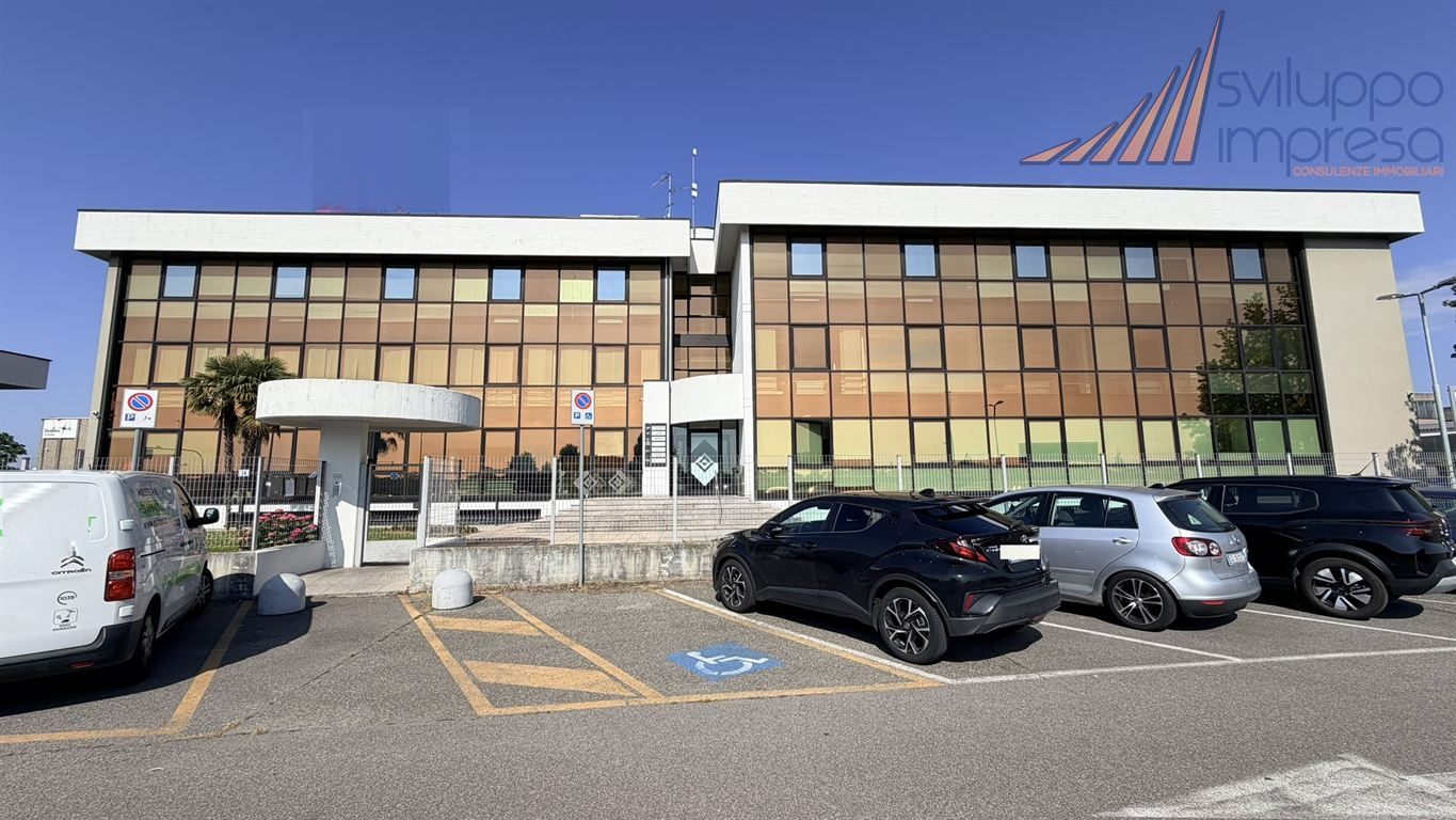 UFFICI IN PALAZZINA DI RAPPRESENTANZA IN AFFITTO A BELLUSCO