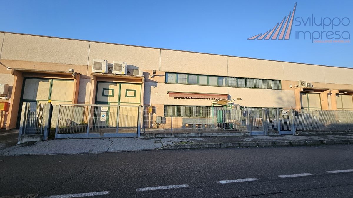 CAPANNONE IN VENDITA A CINISELLO BALSAMO