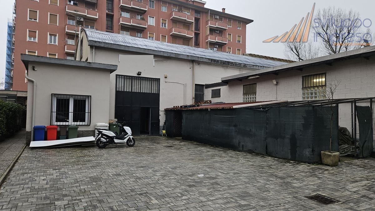 CAPANNONE IN AFFITTO A CINISELLO BALSAMO