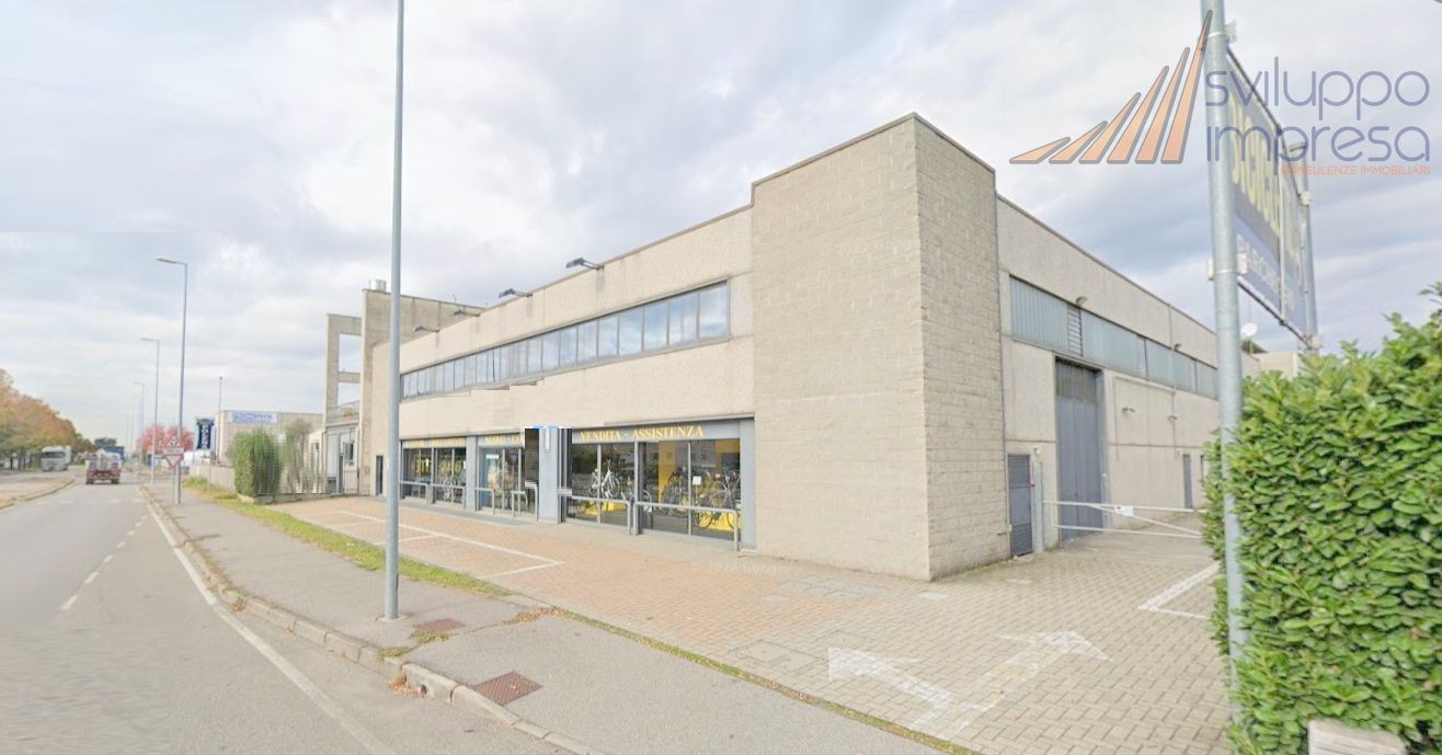 IMMOBILE COMMERCIALE SU DUE LIVELLI IN AFFITTO A CAVENAGO DI BRIANZA