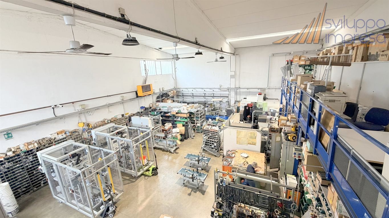 CAPANNONE CON UFFICIO IN AFFITTO A PESSANO CON BORNAGO